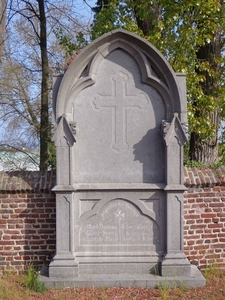 Verschillende grote graven