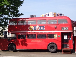 Engelse bus ingericht als frituur, origineel :)
