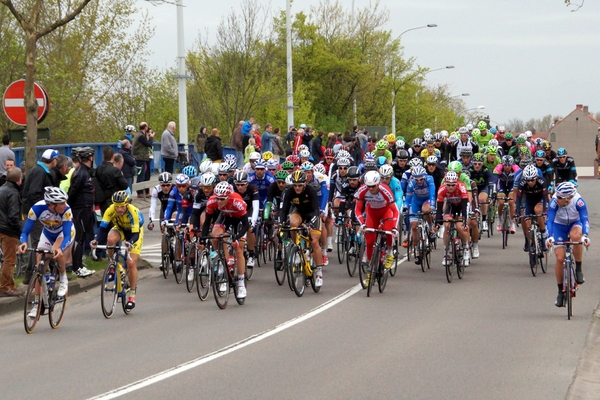 Ronde V.Vlaanderen doortocht-Izegem