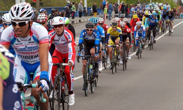 Ronde V.Vlaanderen doortocht-Izegem