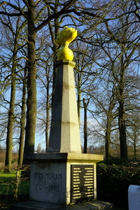 Rumbeke-Oorlogsmonument-1940-