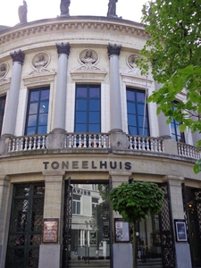 Toneelhuis = Bourlaschouwburg