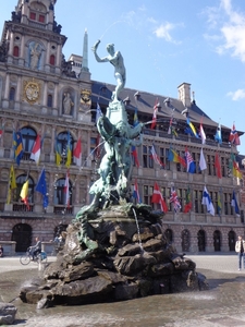Standbeeld Brabo op de Grote Markt