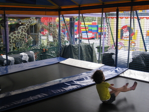 30) Jana op de trampoline