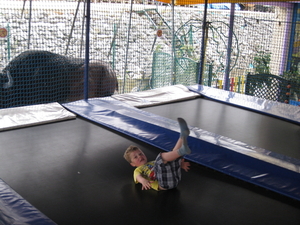 32) Ruben op de trampoline