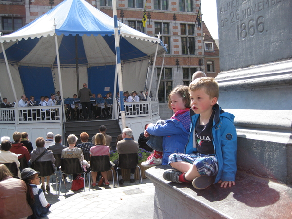 67) Jana & Ruben op de Grote Markt te Halle