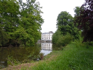 DSCN2335Zicht kasteel van overzijde vijver