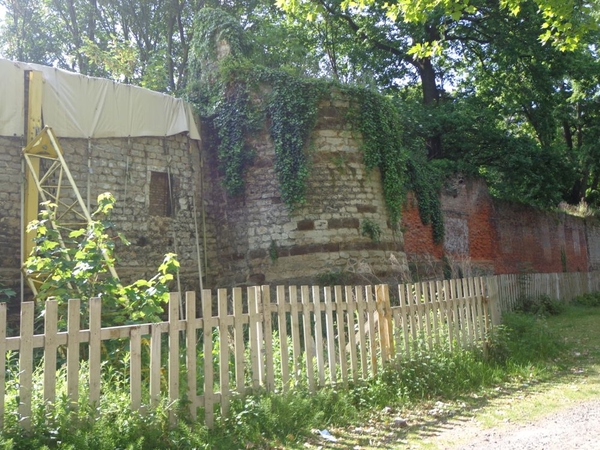 Handbooghof : restanten oude omwalling stad