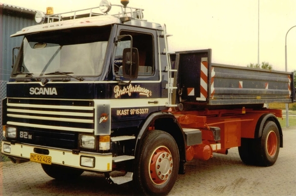 SCANIA-82M
