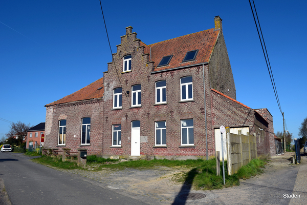 Schooltje-Hogestraat,Staden