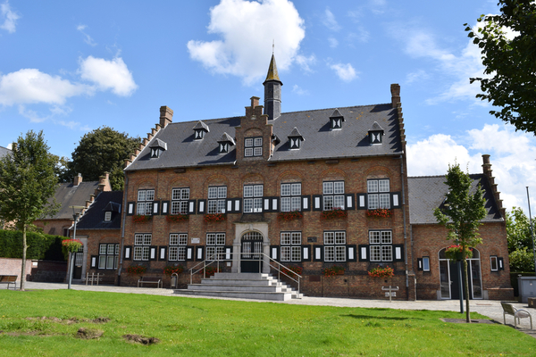 Stadshuis-Westrozebeke