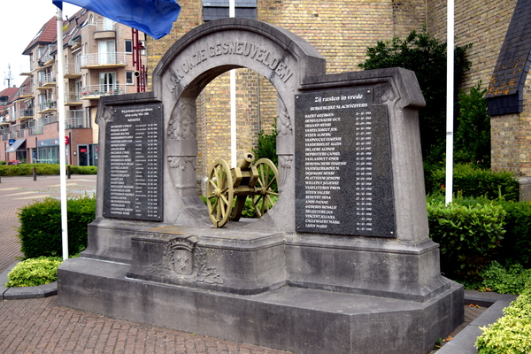 ARDOOIE-Oorlogsmonument-Marktplaats