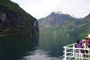 Met boot op de Geirangerfjord naar Hellesylt