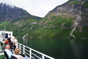 Met boot op de Geirangerfjord naar Hellesylt