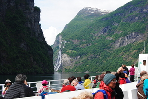 Met boot op de Geirangerfjord naar Hellesylt