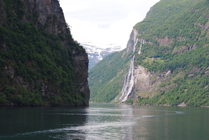 Met boot op de Geirangerfjord naar Hellesylt