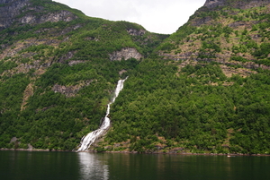 Met boot op de Geirangerfjord naar Hellesylt