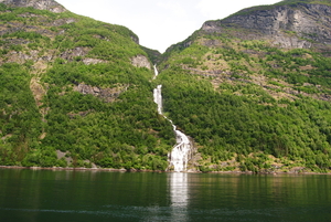 Met boot op de Geirangerfjord naar Hellesylt