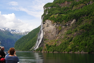 Met boot op de Geirangerfjord naar Hellesylt