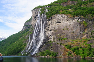 Met boot op de Geirangerfjord naar Hellesylt