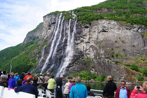 Met boot op de Geirangerfjord naar Hellesylt