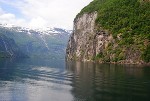 Met boot op de Geirangerfjord naar Hellesylt