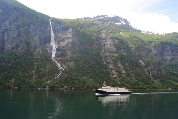 Met boot op de Geirangerfjord naar Hellesylt