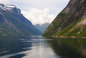 Met boot op de Geirangerfjord naar Hellesylt