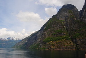 Met boot op de Geirangerfjord naar Hellesylt