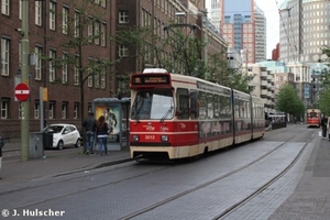 Tramlijn 11 op de Kalvermarkt vanwege ontsporing van Smeerkees