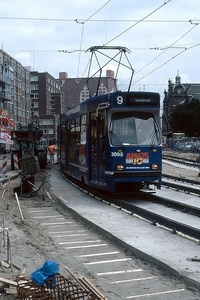 3095 van lijn 9 rijdt op het nieuwe traject waar net vers beton i