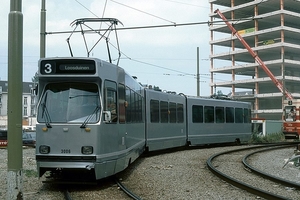 Op 18 juni 1996 zien we een zilverkleurige 3006 met groene ramen 