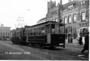 B32 is de voormalige 663 in NZH-dienst, hier voor het station in