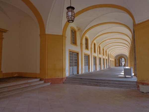 Binnengangen abdij van Cluny