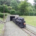 persluchtlocomotief aan mijningang