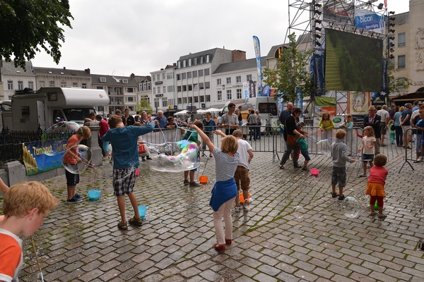 143  Turnhout 11 juli 2014 - Spelen op de Grote Markt