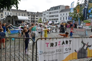 145  Turnhout 11 juli 2014 - Spelen op de Grote Markt