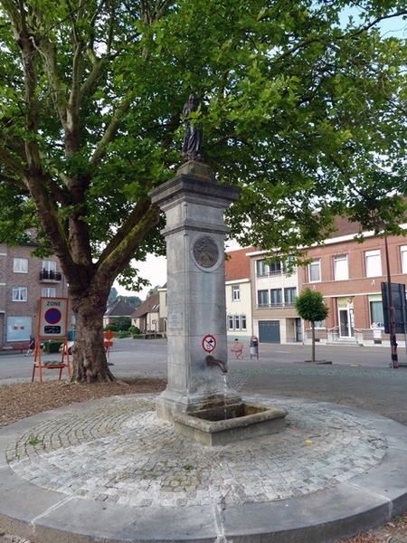 003-Bronmonument-1906 in Huldenberg