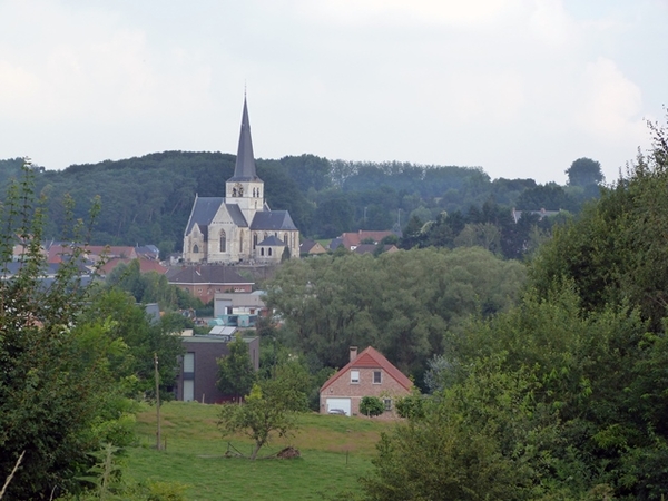 017-Zicht op O.L.Vrouw-kerk in Huldenberg