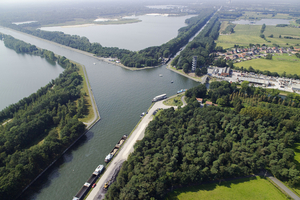 Luchtfoto kanalenkruispunt