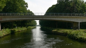 Brug over kanaal naar Schoten