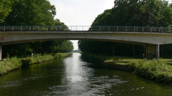 Brug over kanaal naar Schoten