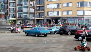 f38_IMG_8638_2014_07_13_tZeetje_Wenduine_Zeedijk_FordMustangBlauw