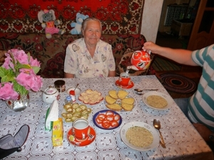 AV-Oekr-08-P1010336 warm eten bij Baboeska