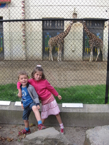11) Jana & Ruben bij de giraffen