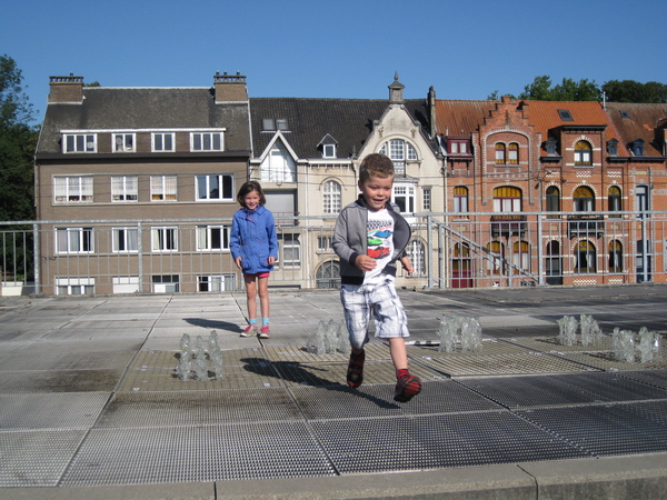 40) Door de fonteintjes lopen op 20 augustus