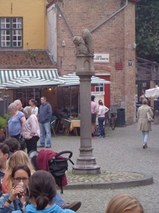 Standbeeld op het Huidevettersplein...