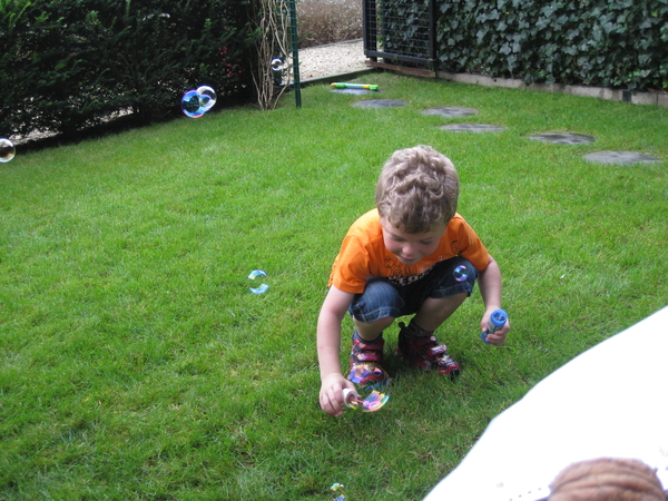 19) Ruben heeft een grote zeepbel