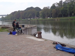 Vissers aan het kanaal