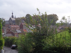 Vergezicht op de Dekanale Sint-Ursmaruskerk